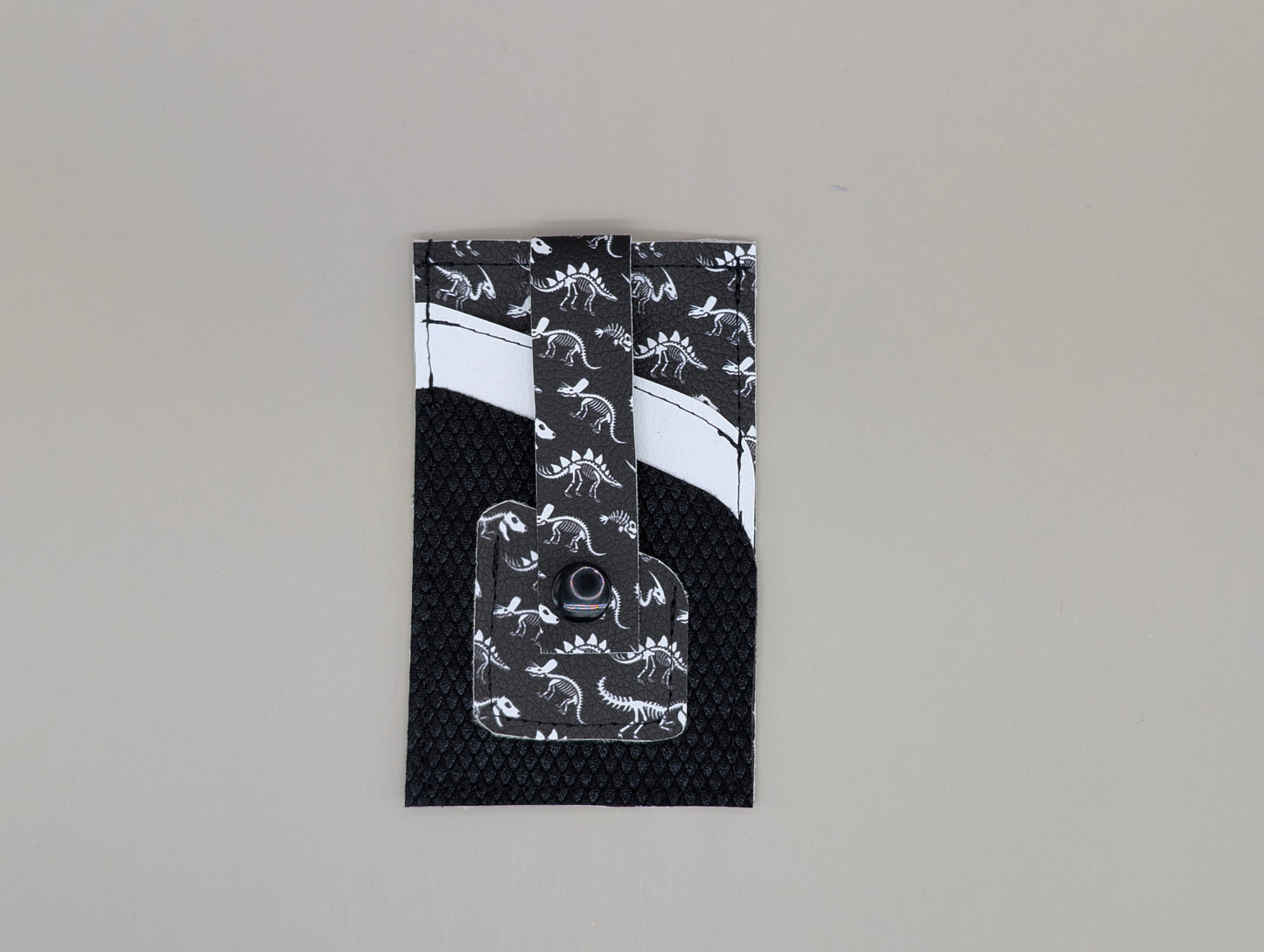 Card wallet /w coin pocket- Dino Skelly