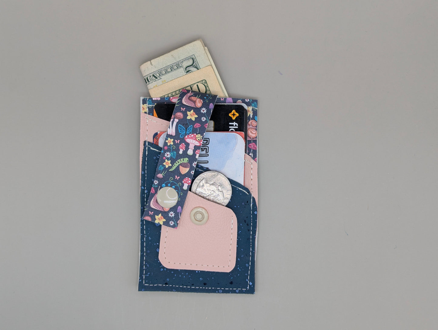 Card wallet /w coin pocket- Fairytale Snails