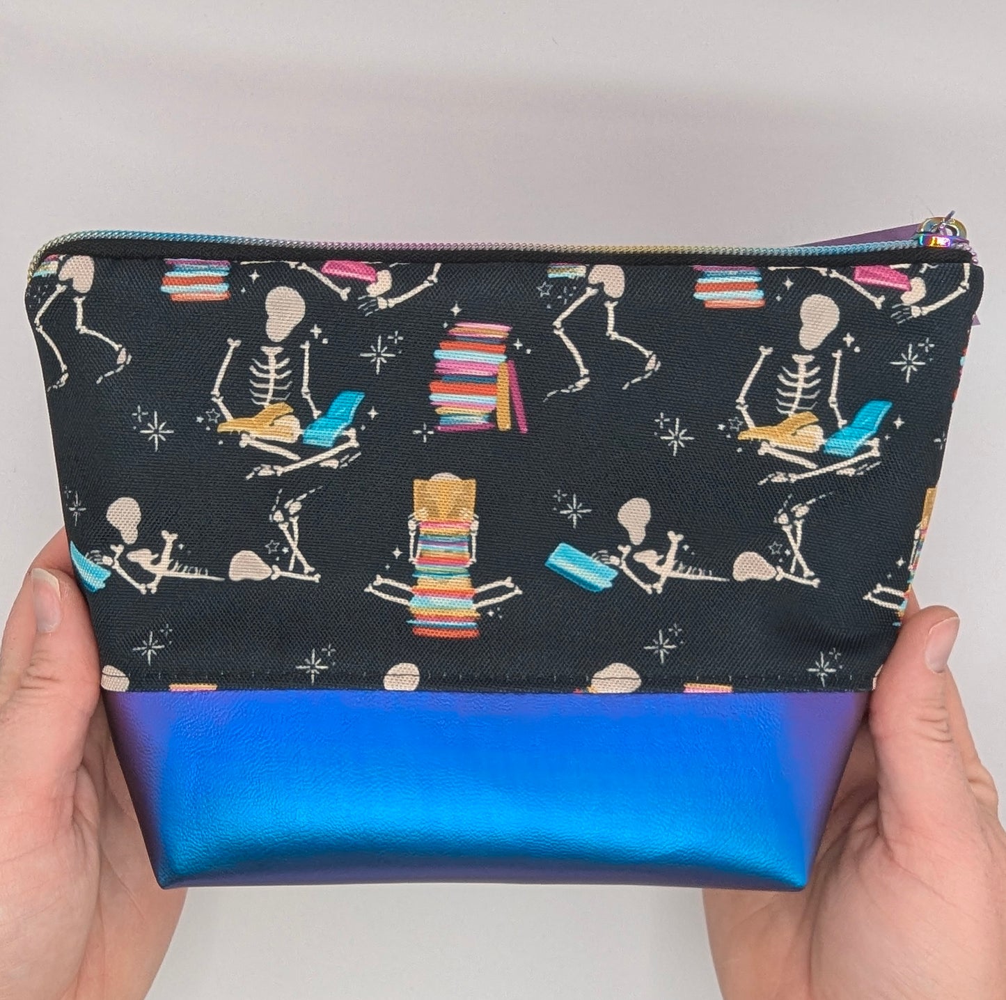 Reading Skellie Zipper Bag