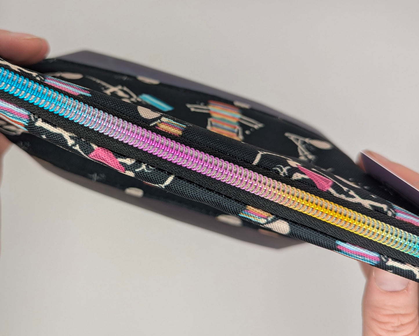 Reading Skellie Zipper Bag