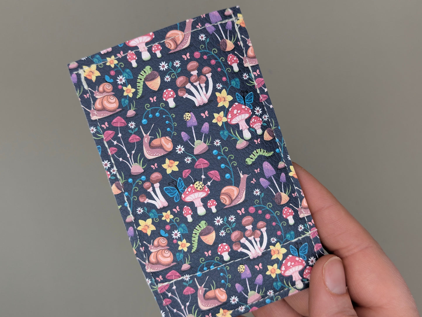 Card wallet /w coin pocket- Fairytale Snails