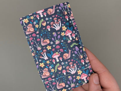 Card wallet /w coin pocket- Fairytale Snails