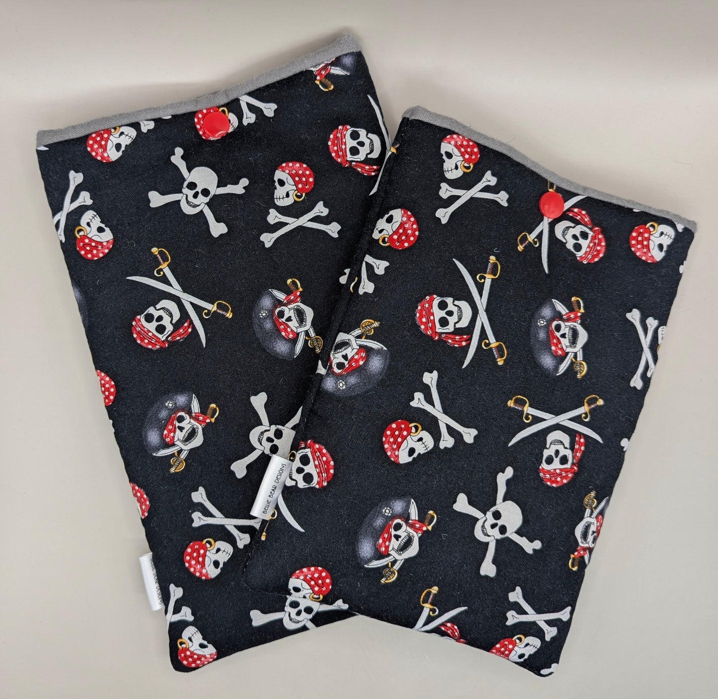 Pirate Skull and Bones reader sleeve