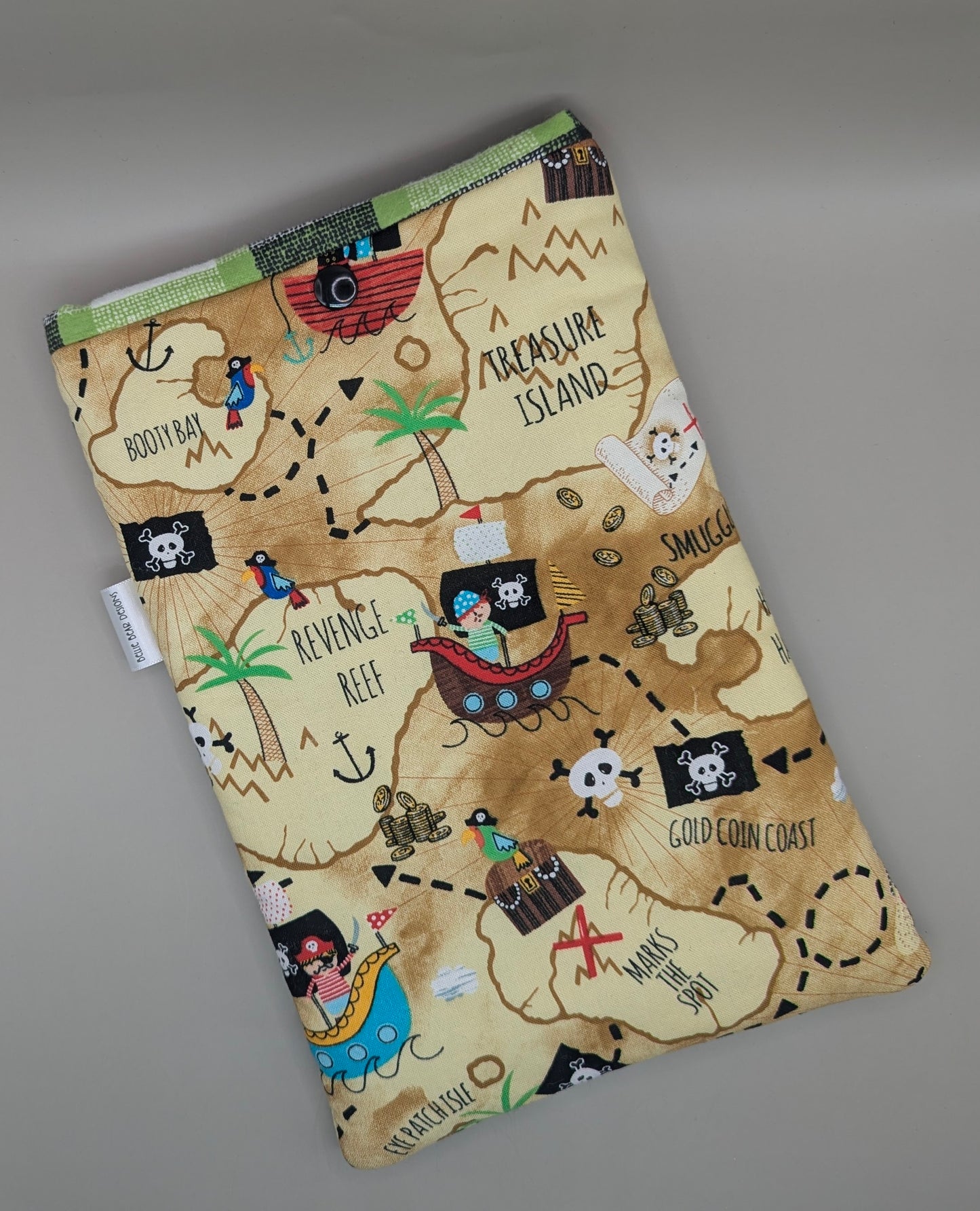 Pirates Treasure reader sleeve