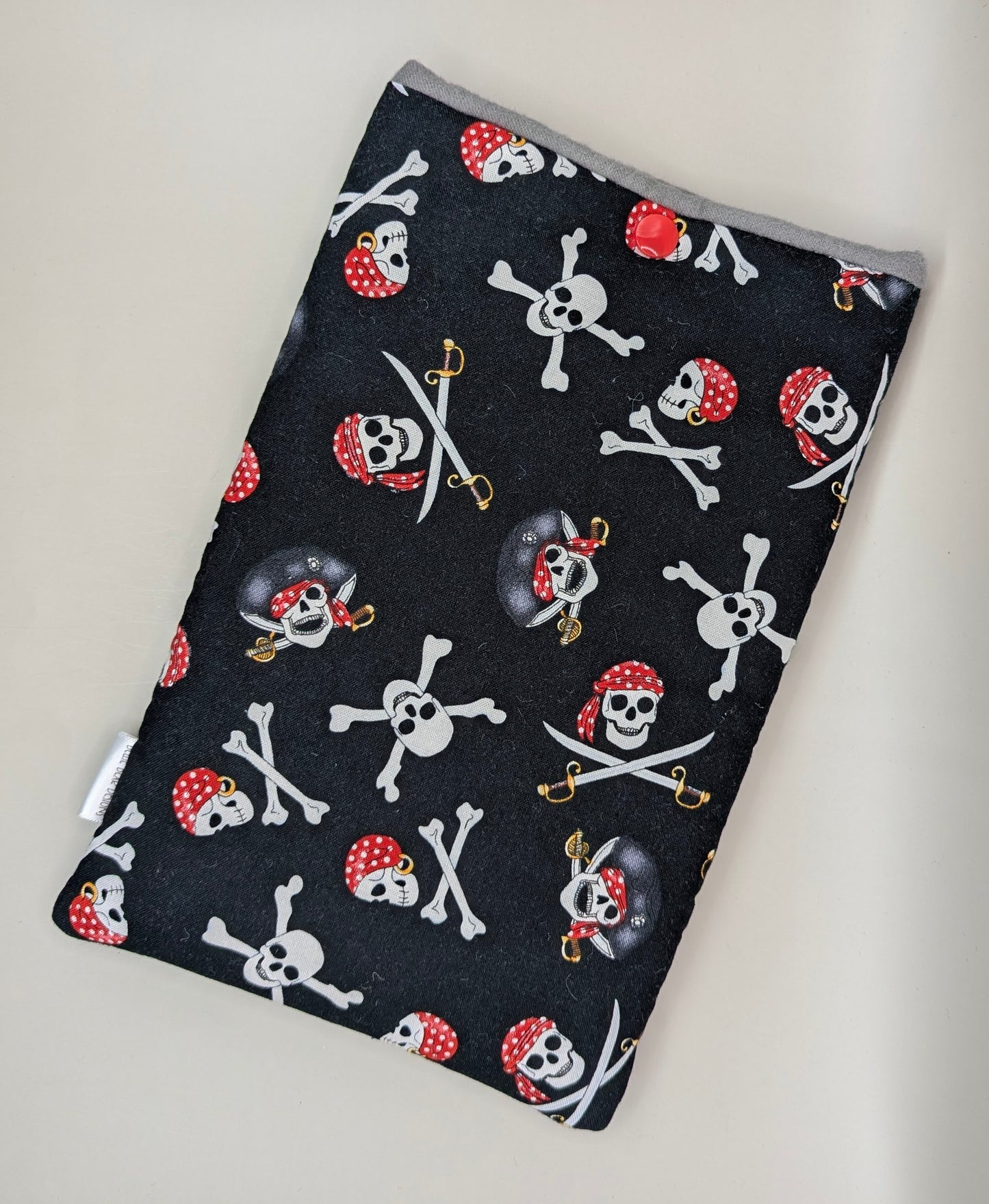 Pirate Skull and Bones reader sleeve