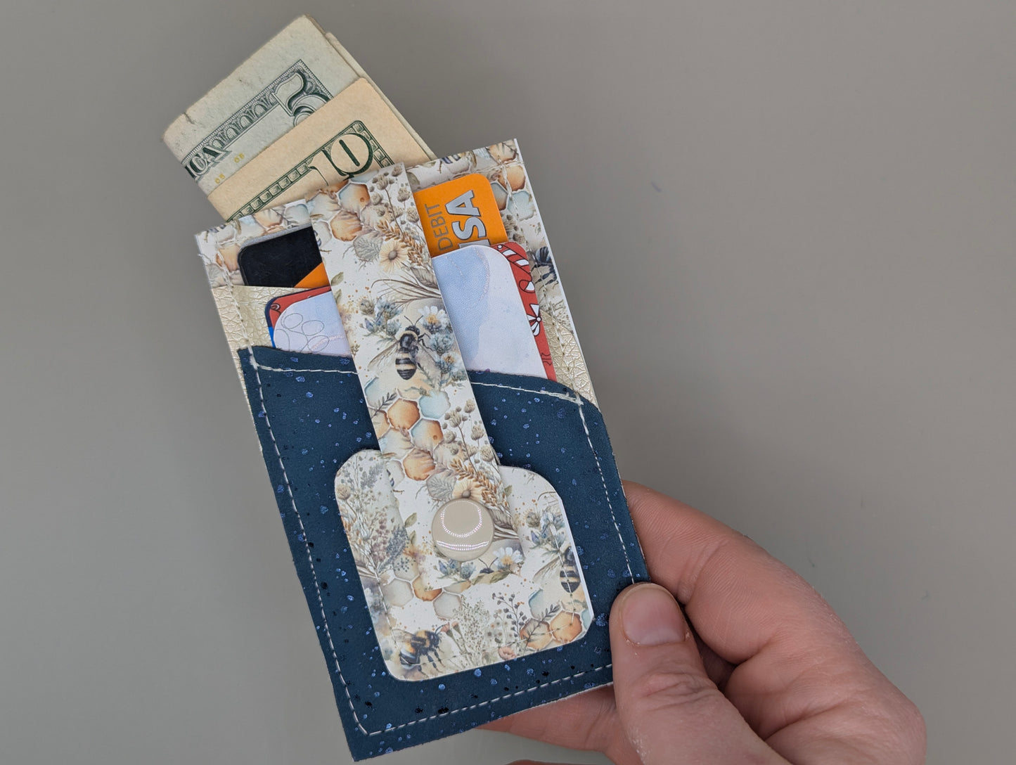 Card wallet /w coin pocket- Pastel Bees